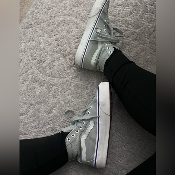 High top Vans size 5 great condition gently worn - Picture 1 of 5